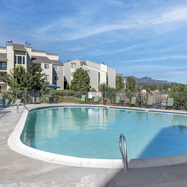 Whispering Hills - Sparkling Pool